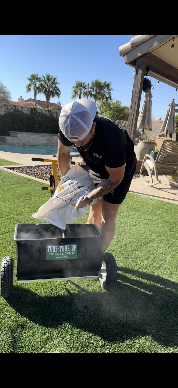 Adding fresh infill to artificial turf with a drop spreader